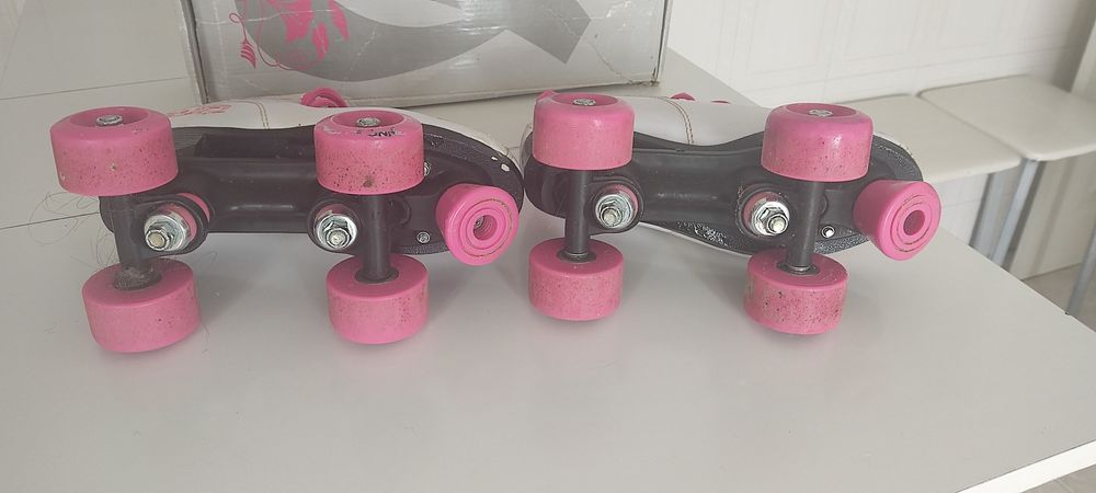Patins 4 rodas  brancos