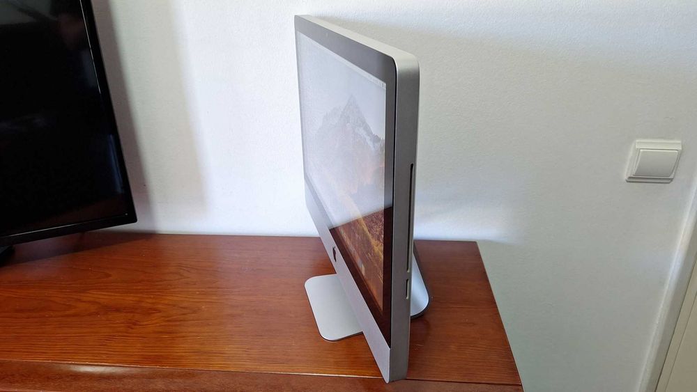 Apple iMac A1311 21.5"- Intel E7600 3.06GHz- 8GB Ram- HDD 1TB