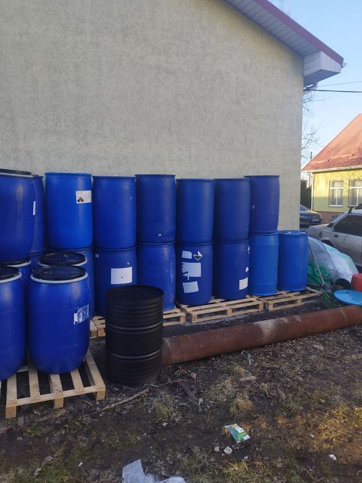 Бочки з великими і малими горловинами на дві пробки є
