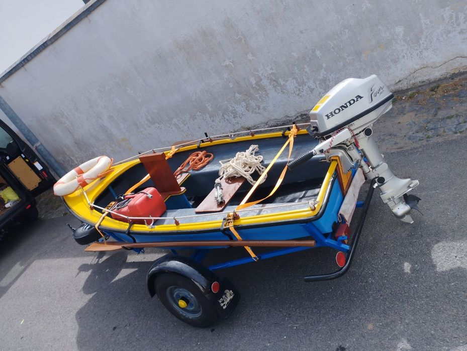 Barco com motor e extras