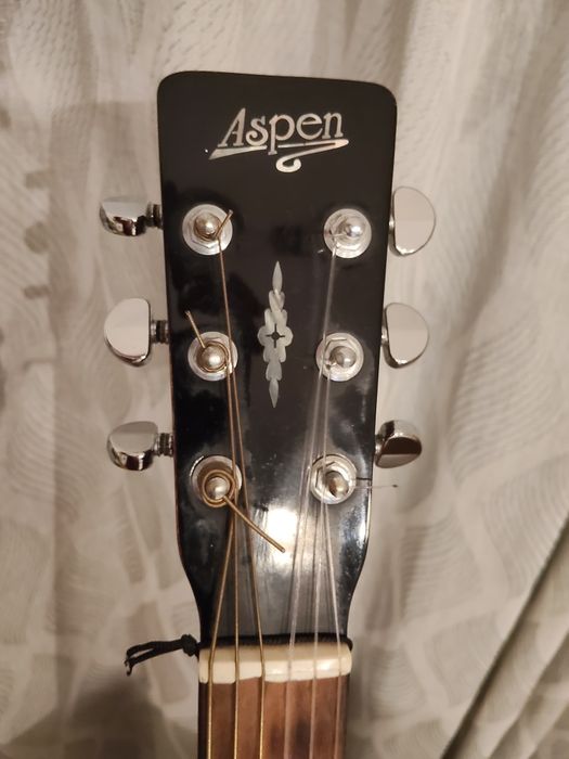 Guitarra acústica Aspen, modelo A118-1 fabricada na Coreia