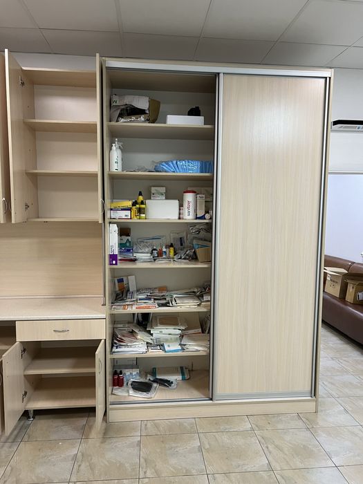 Велика біла шафа