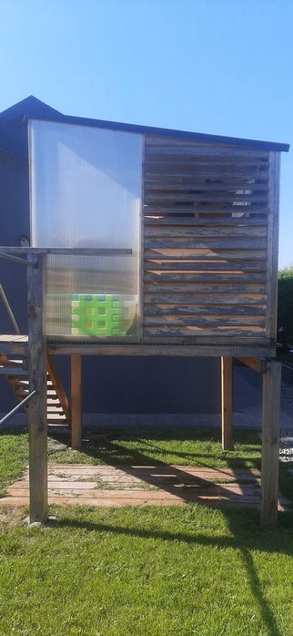 Domek ogrodowy z drabinkami