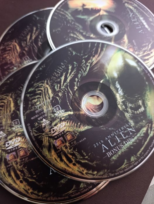 Cabeça Alien Aniversário com 8 DVDs