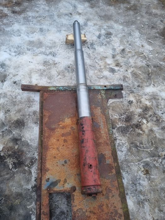 Гідроциліндр до причепа 2птс4 під реставрацію