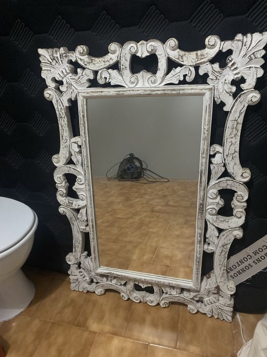 espelho talhado em madeira