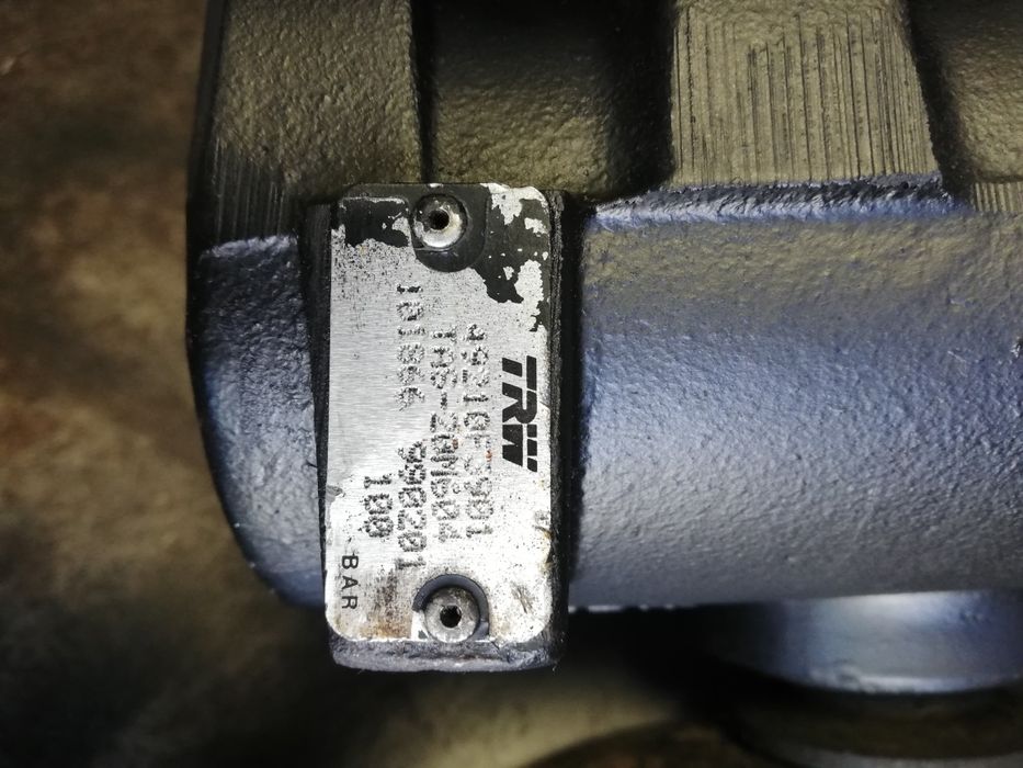 Caixa de direção Nissan Cabstar e110