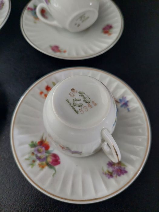 Polecam piękne małe porcelanowe filiżanki pochodzące z regionu w obecn