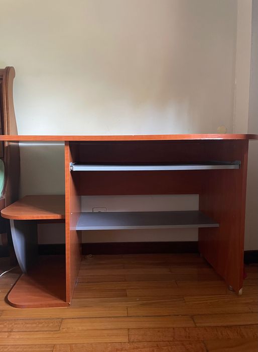 Secretaria madeira