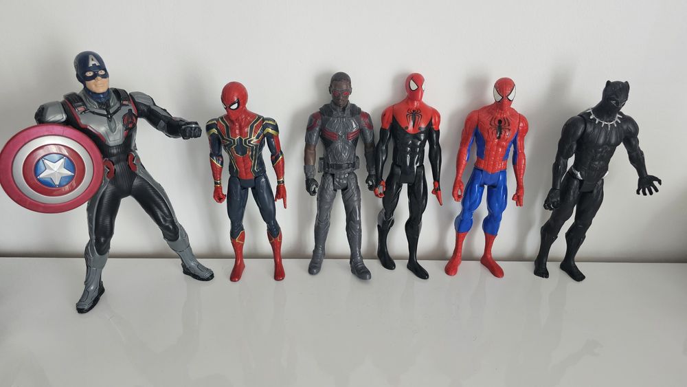 Semi-new Marvel action figures64552911728513121