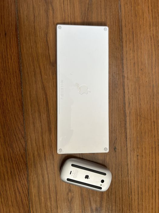 Teclado e rato Apple