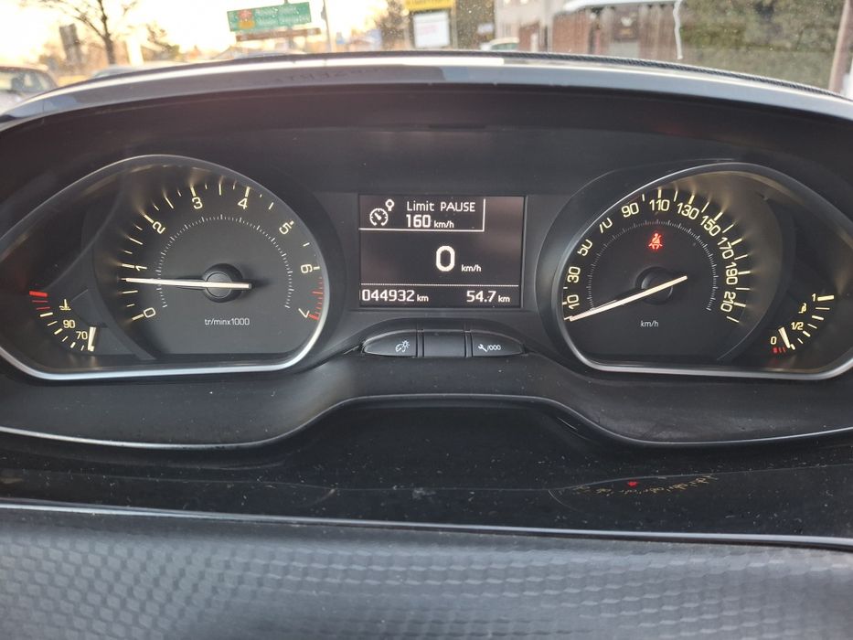 Peugeot 208 1.2 benzyna