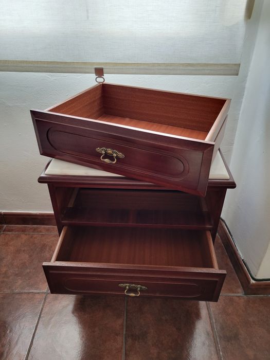 Mesinha de cabeceira