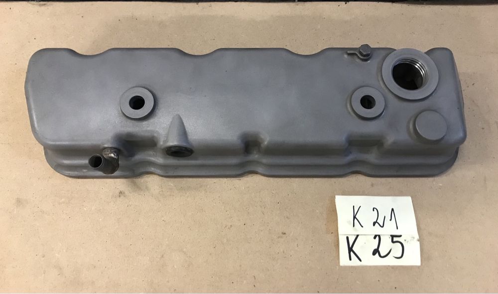Pokrywa zaworów Nissan K21/K25