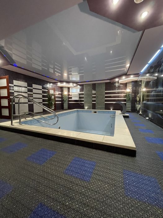 Продаж Комерційного приміщення з ремонтом, басейном. Центральний парк