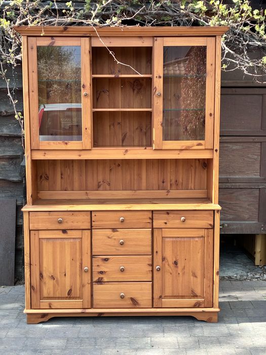 Drewniany kredens - sosna ciemniejsza - solidny i stabilny 134x40x202 cm