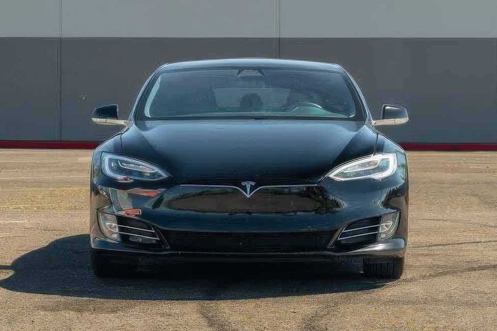 Tesla Model S      2018