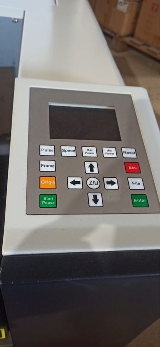 Laser co2 60w 700x450mm Usado com Gatantia