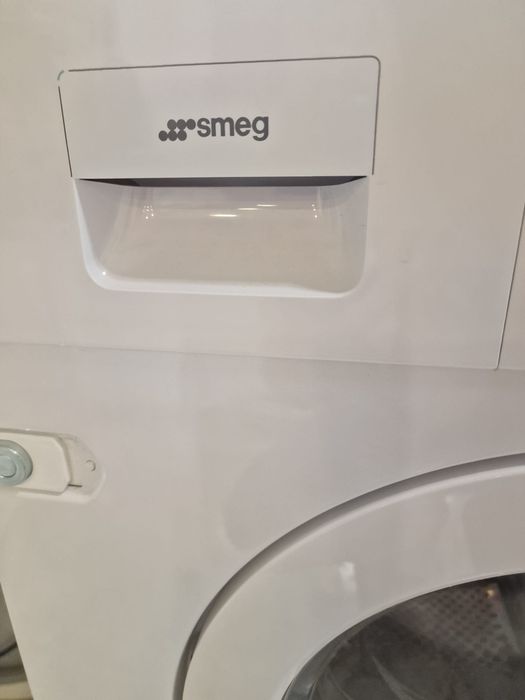 Máquinade lavar e secar Smeg.