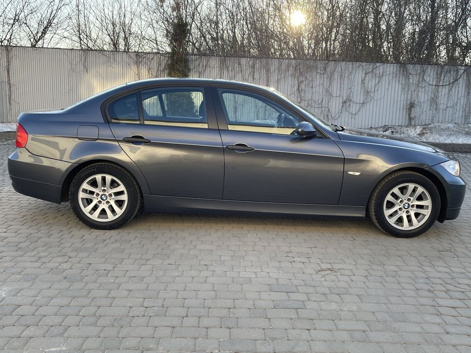 BMW E90 318i 2.0