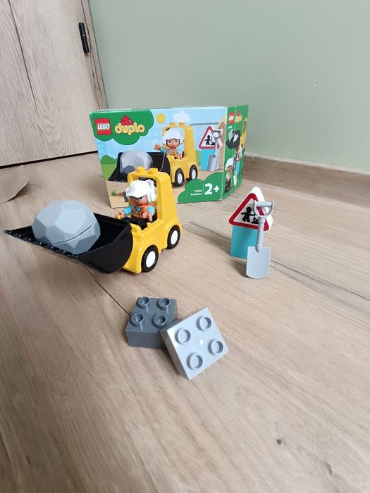 46. 2 zestawy LEGO Duplo 10930 i 10847