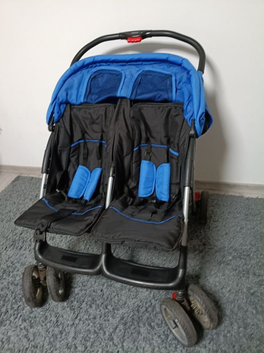 Carrinho gêmeos e parque infantil chicco