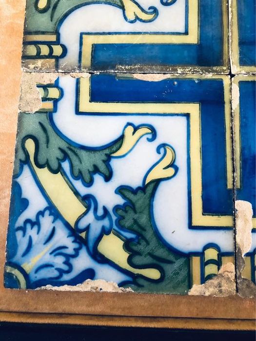 Antiga quadra de azulejo