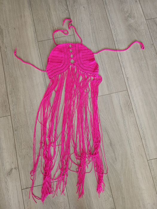 Różowa narzutka na plażę