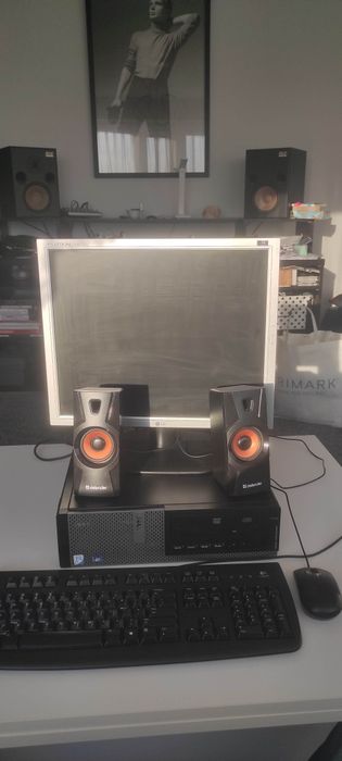 Komputer Dell Celeron 4GB Ram 289GB  memory Win 10 pro zestaw