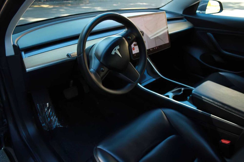 Tesla Model 3 Long Range      2019