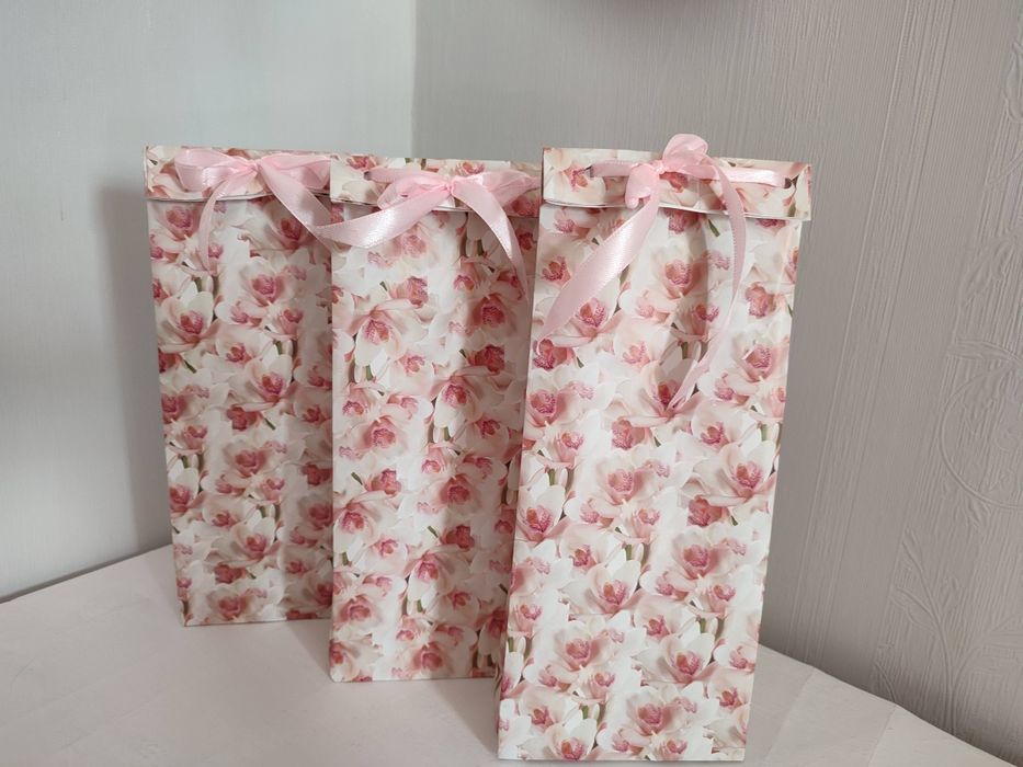 Подарункові пакети