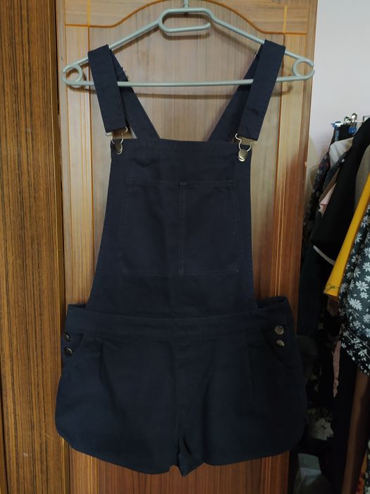 Granatowe ogrodniczki