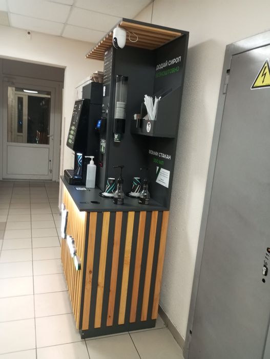 Кав'ярня самообслуговування V12 зі збільшеними бункерами.