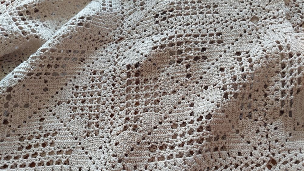 Toalha/Colcha em Algodão 2,20 mt x 2 mt (toda manual) cor beije nova