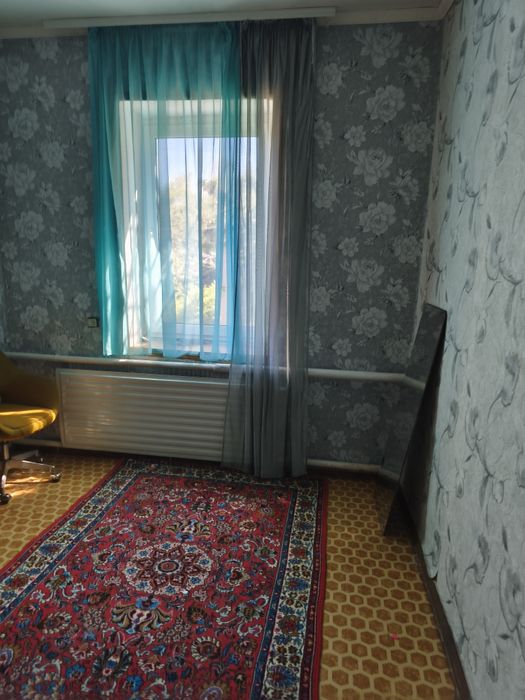 Продам будинок в центрі міста.