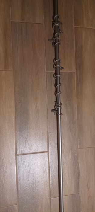 Dwa karnisze kompletne z żabkami