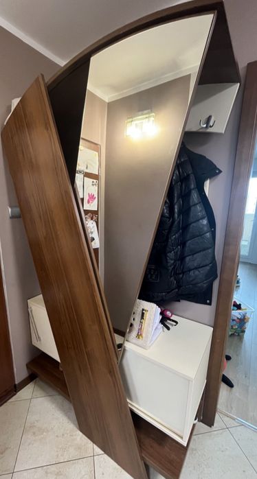 Szafa mala z wieszakiem i listrem do przedpokoju + szafka