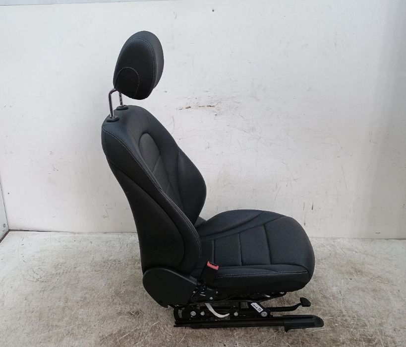 Mercedes glc X253 W253 wnętrze fotel fotele skóra kanapa boczek