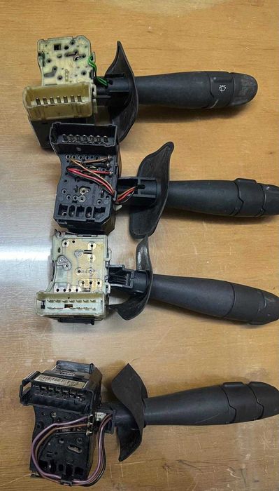 Manípulos de Luzes e Limpa Pára-Brisas