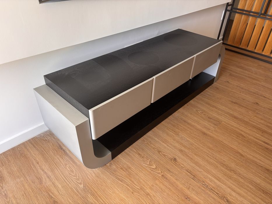 Conjunto de móvel de Tv + armário + mesa de centro