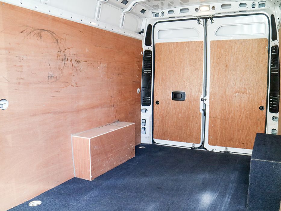 Aluguer de carrinhas com motorista/ Odd jobs van rental with driver