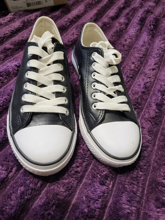 Кеди р36 в гарному стані