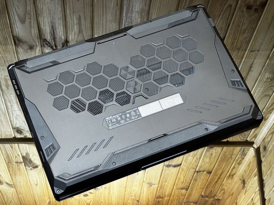 Asus TUF 17, GTX1660ti, Ryzen 9 4900h, 120hz