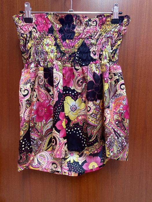Top crop / curto acetinado - tons pretos, rosa e amarelo