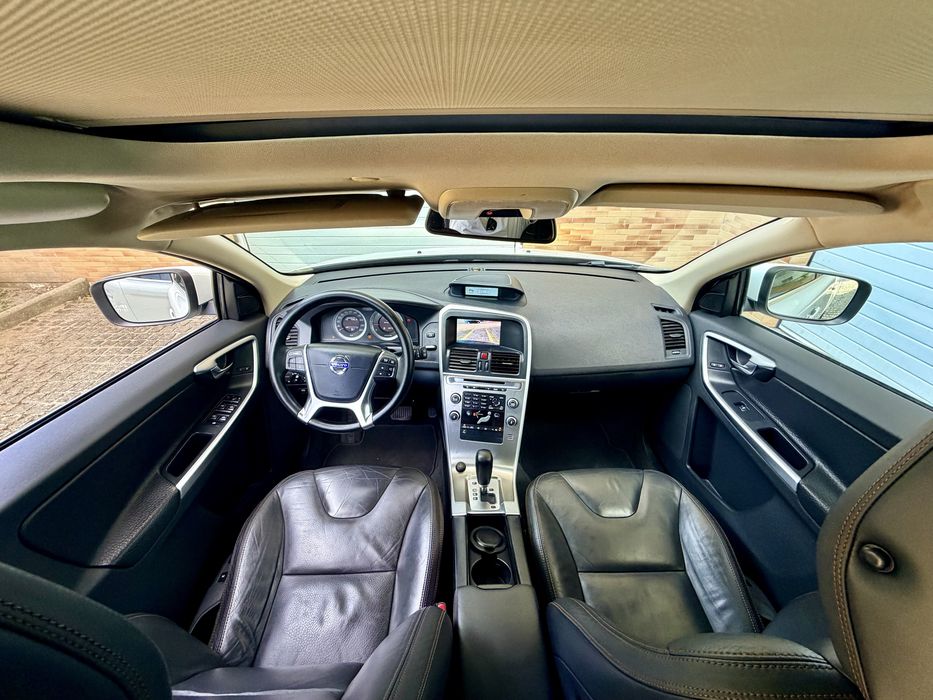 VOLVO XC 60 W4D R- DESIGN automatico