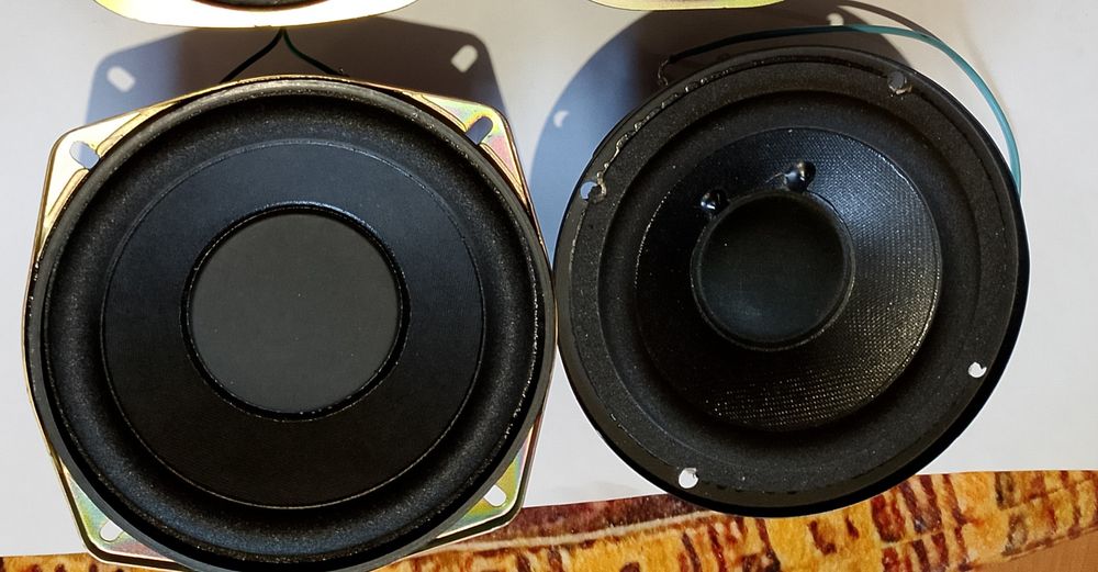 Dwa głośniki subówofery 25 w i dwa głośniki średnio to nowe 10w.--60z