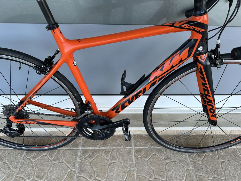 Bicicleta de estrada KTM - carbono