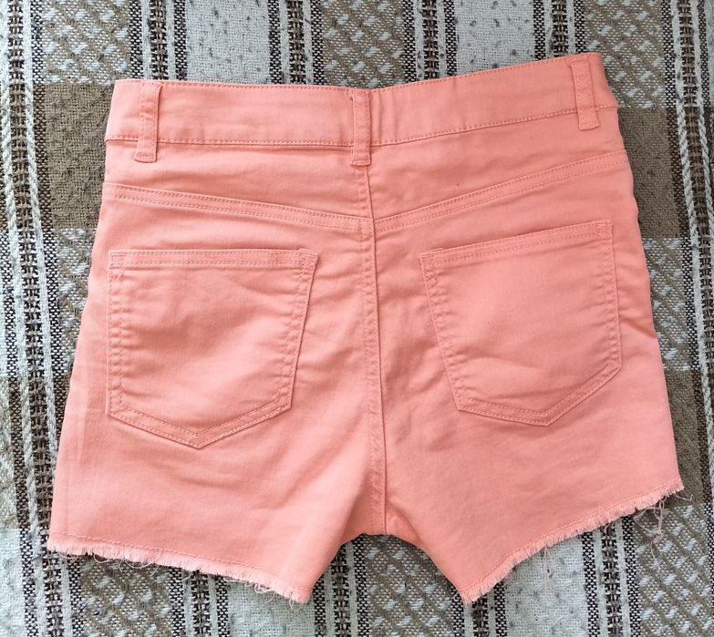 Brzoskwiniowe spodenki