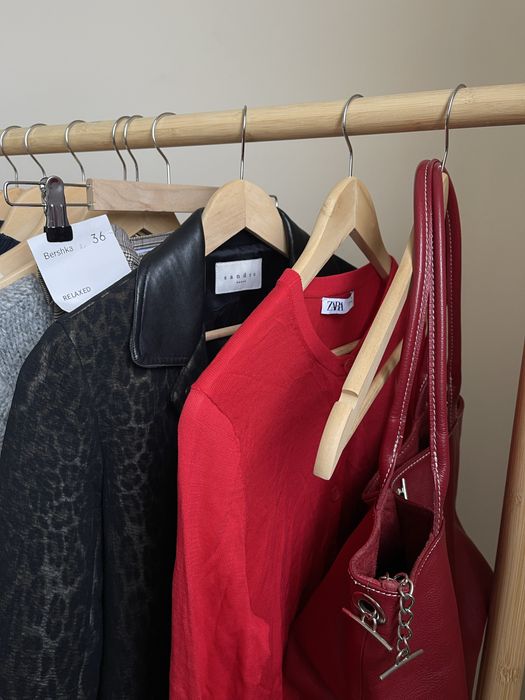 Лот жіночого одягу