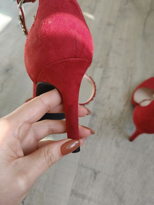 Czerwone szpilki cyrkonie ozdobne 38